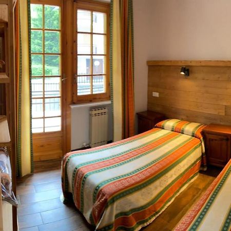 Hotel Trois Etoiles Энтраккуе Экстерьер фото