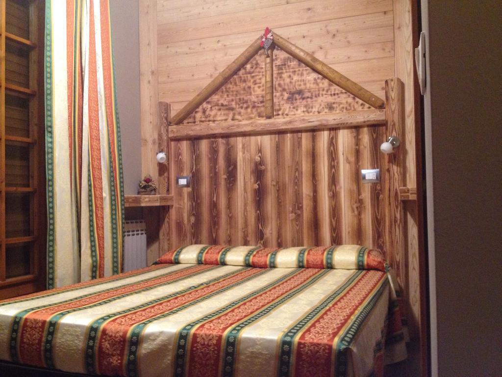 Hotel Trois Etoiles Энтраккуе Экстерьер фото