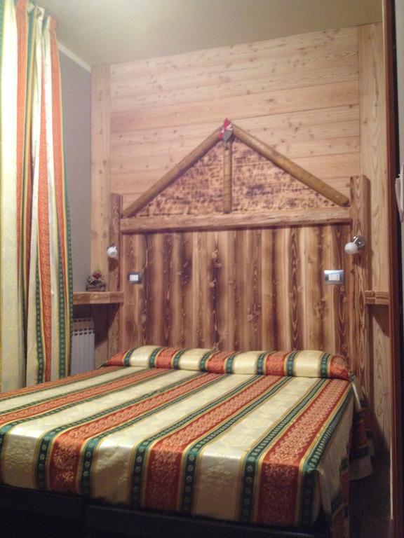 Hotel Trois Etoiles Энтраккуе Экстерьер фото