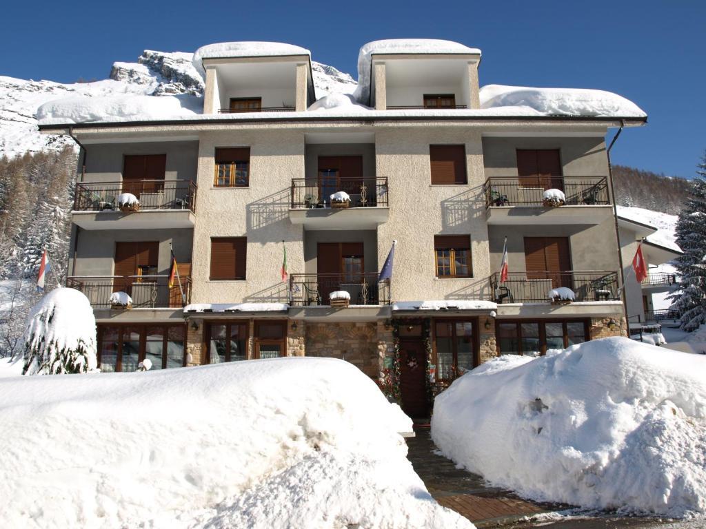 Hotel Trois Etoiles Энтраккуе Экстерьер фото