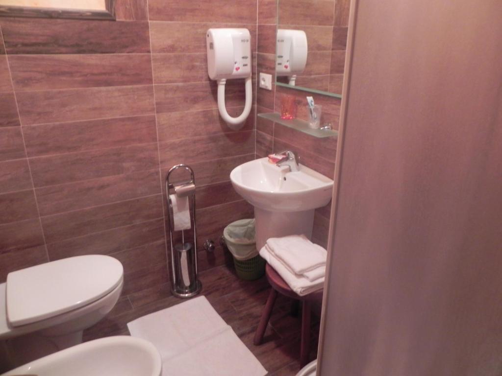 Hotel Trois Etoiles Энтраккуе Номер фото