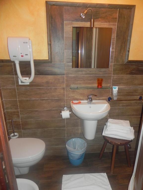 Hotel Trois Etoiles Энтраккуе Номер фото