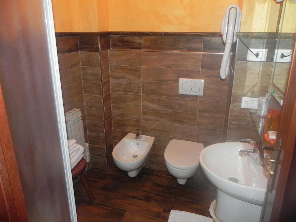 Hotel Trois Etoiles Энтраккуе Номер фото