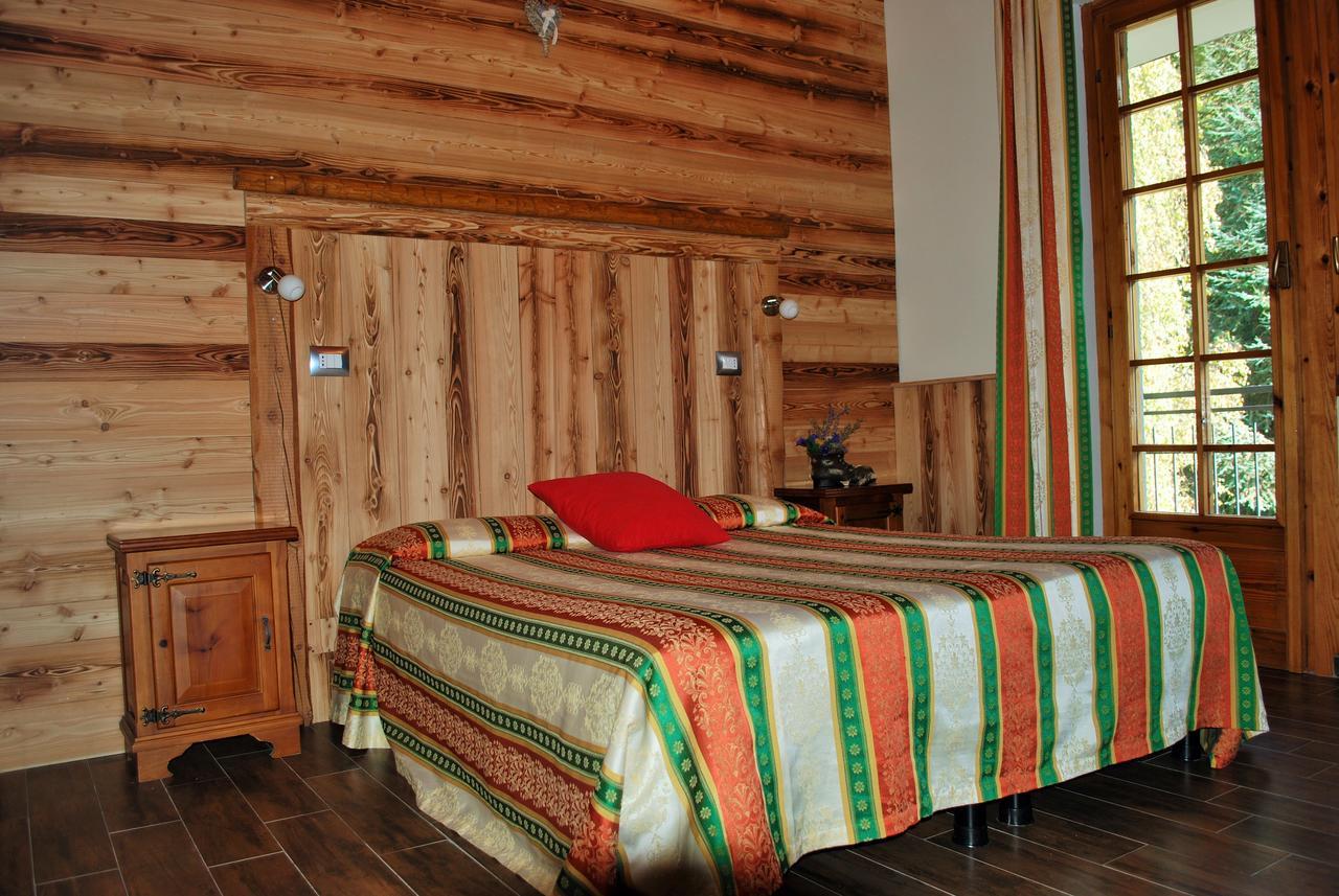 Hotel Trois Etoiles Энтраккуе Экстерьер фото