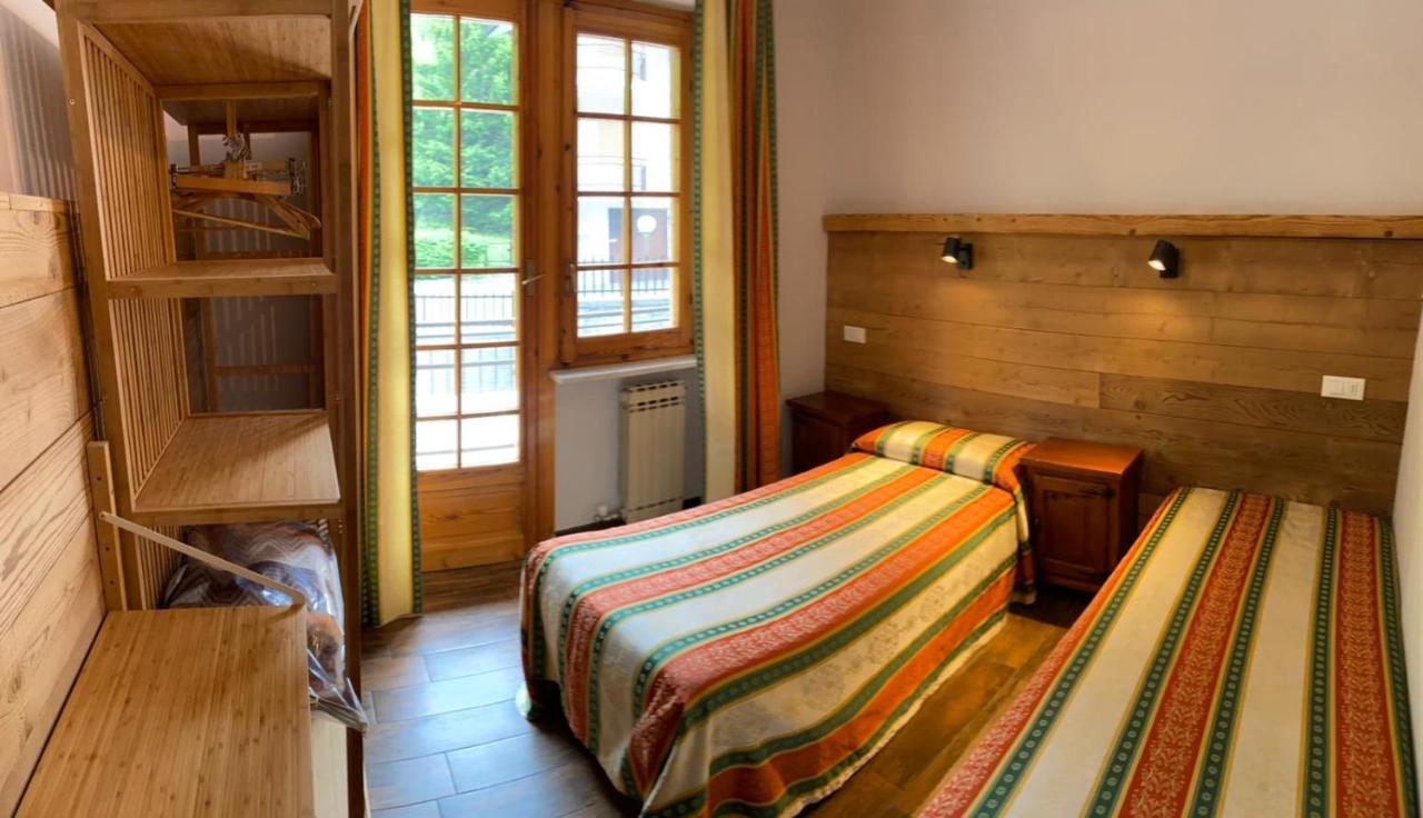 Hotel Trois Etoiles Энтраккуе Экстерьер фото