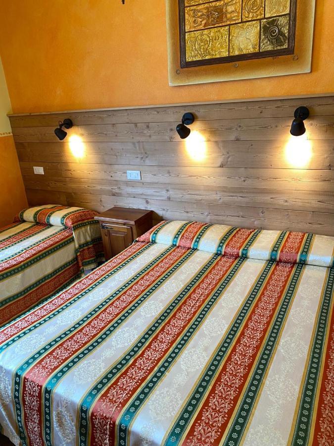 Hotel Trois Etoiles Энтраккуе Экстерьер фото
