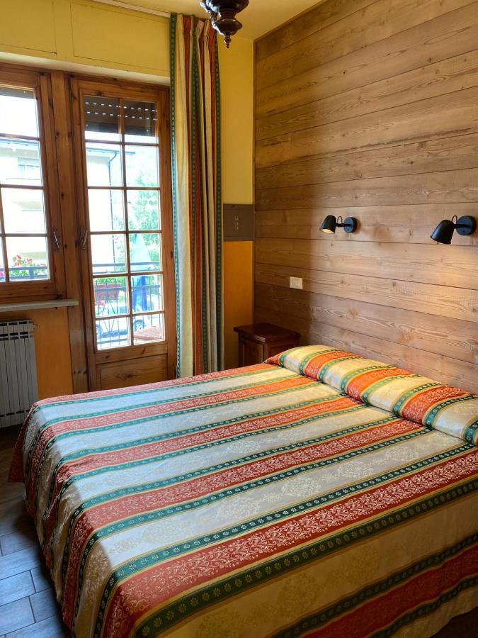 Hotel Trois Etoiles Энтраккуе Экстерьер фото