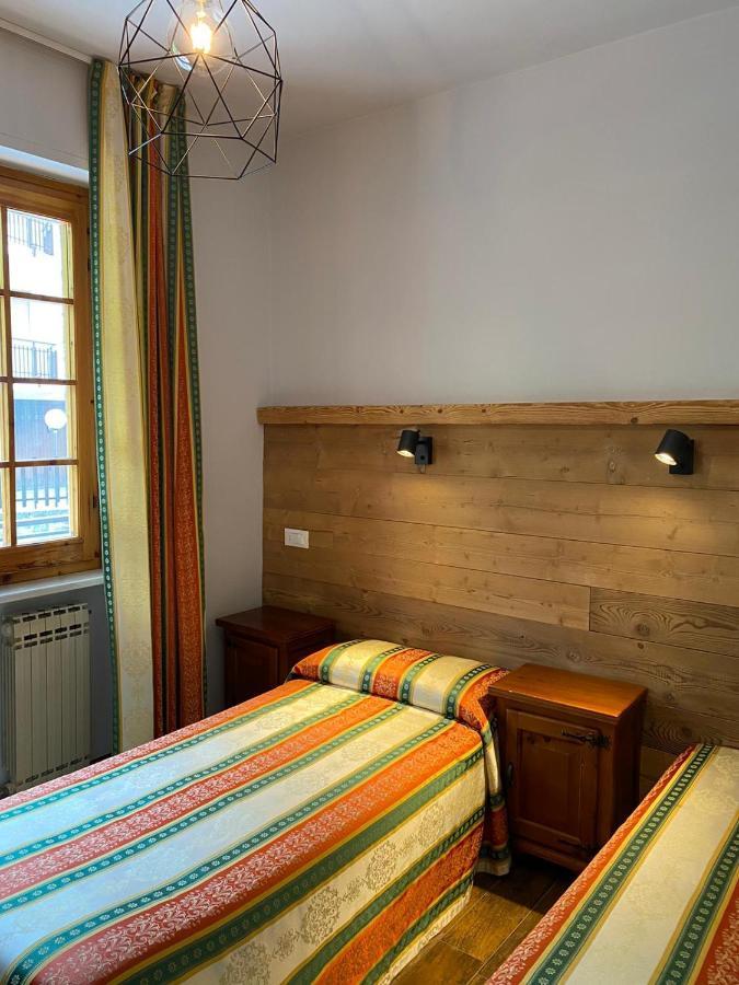 Hotel Trois Etoiles Энтраккуе Экстерьер фото